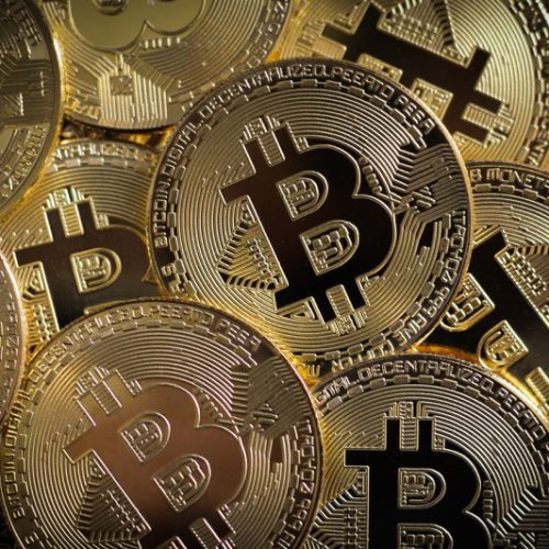 Inwestycje w bitcoiny – czy warto?